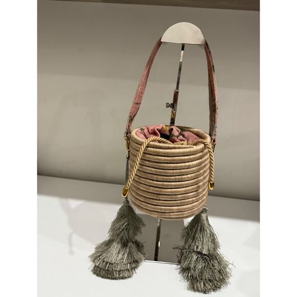 Maison Alma Paraiso Rose Bucket Handbag with Removable Strap - Picture 4 of 13